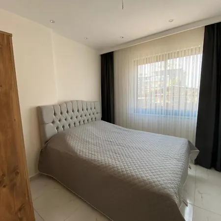 Alanya'da Denize Yakin Daire * Алания
