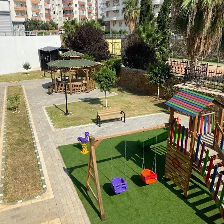 Alanya'da Denize Yakin Daire * Алания